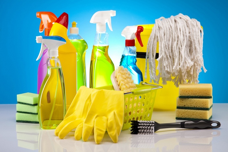 Viêm da do tiếp xúc với các chất tẩy rửa